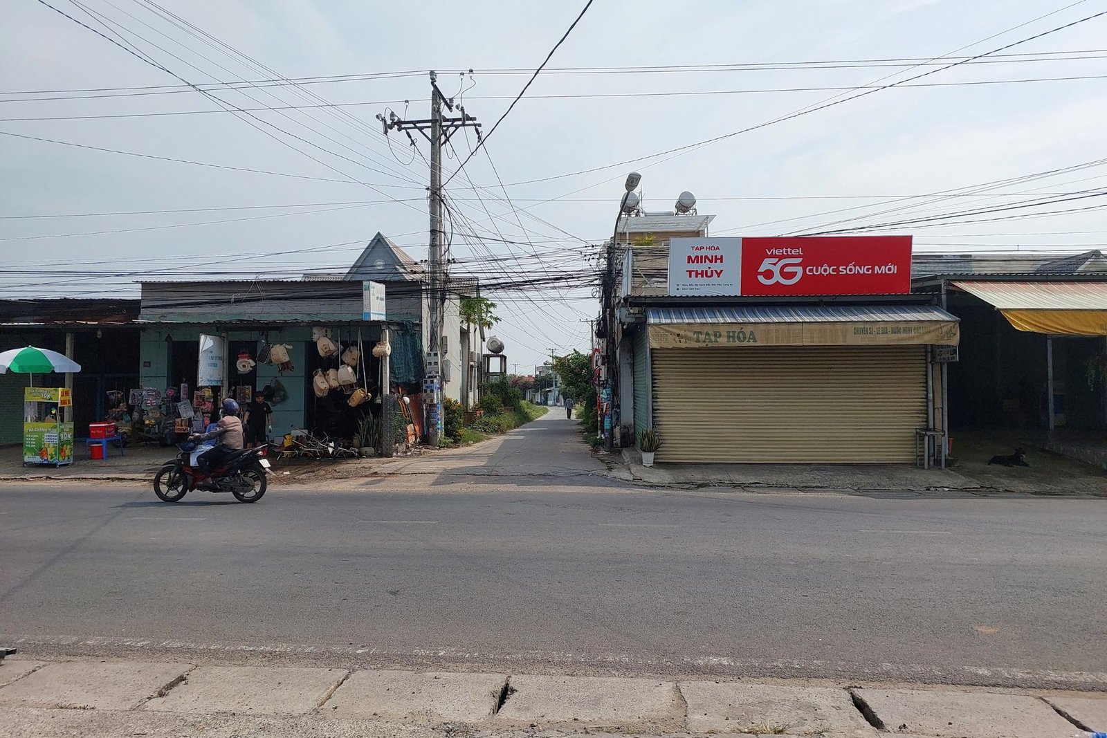 Hẻm dẫn vào lô đất nền số 430 từ đường Tỉnh lộ 9, xã Mỹ Hạnh Bắc
